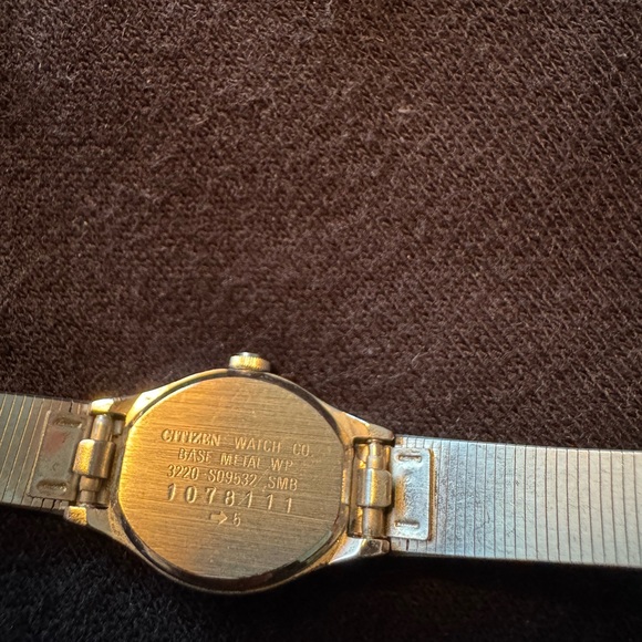 Citizen Silver Smartwatch with Classic Design - Picture 5 of 6